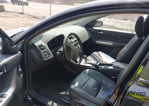 2011 Volvo S40 z USA, uszkodzony, nr VIN YV1672MS1B2546790